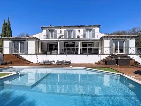 villa provençale 260 m² ? 4 suites ? piscine  jacuzzi ? terrain paysager 5 000 m² ? dpe a.