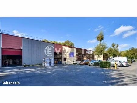local d'activité 256 m²