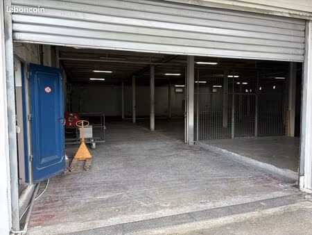 entrepot 690 m2