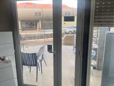 local commercial à louer – 65 m² – idéal coiffeur  snacking  bijouterie  bureaux  commerce
