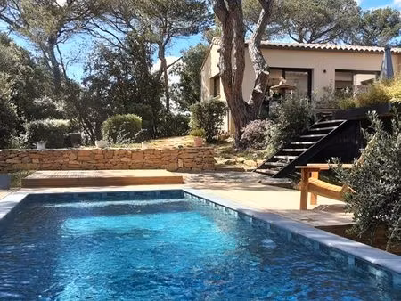 vends villa pleins pieds t5 avec piscine sur terrain de 3000m2