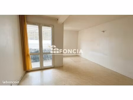 appartement avec balcon et ascenseur