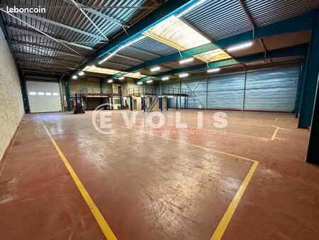 local d'activité 1 220 m²