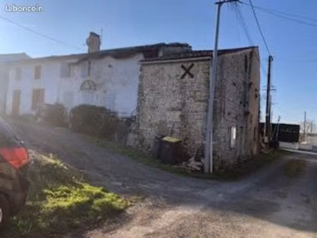 2 batiments  maison + granges à la campagne  calme  potentiel à rénover entièrement