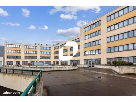 bureaux 801 m²