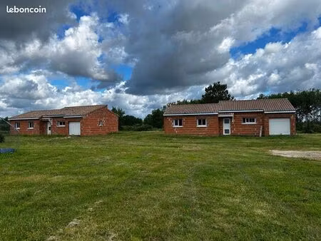 propriété avec trois maison  plus terrain à bâtir et 1 ha neuf