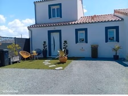 maison à sainte gemme