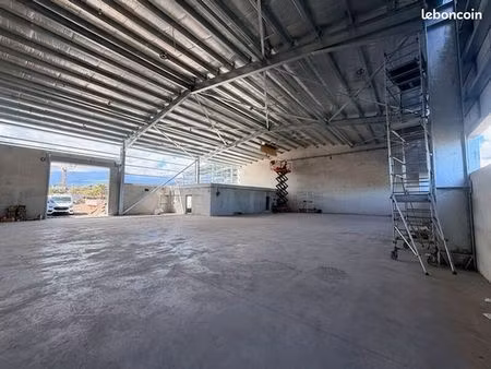 local d'activité 616 m²