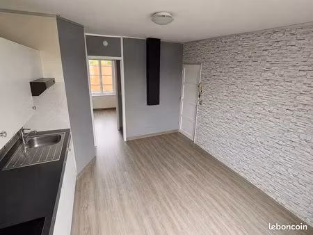 appartement t2 vide – 24 m² – centre-ville pont-de-buis-lès-quimerch