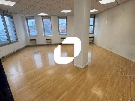 bureau 74 m²