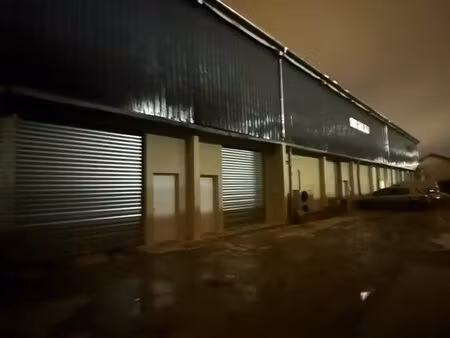 entrepôt de 130m2 -70m2 + mezzanine 60m2