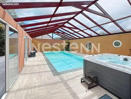 maison 7 pièces 245 m²