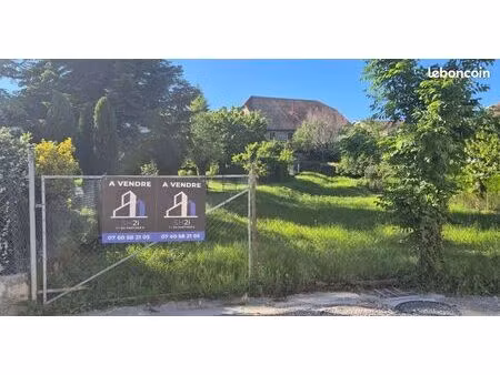terrain 475 m² busy