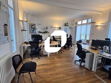 bureau 300 m²