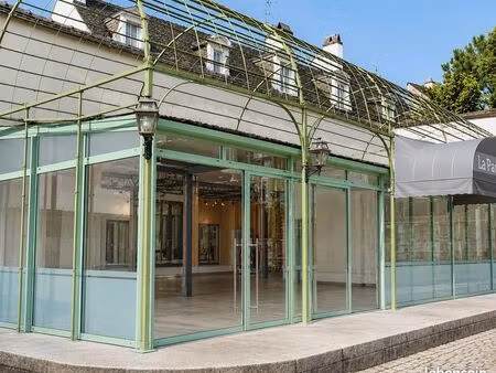boutique 60 m² beaune