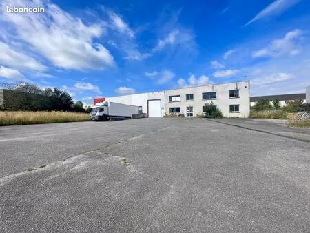 local d'activité 1 500 m²