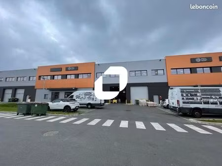 local d'activité 1 084 m²