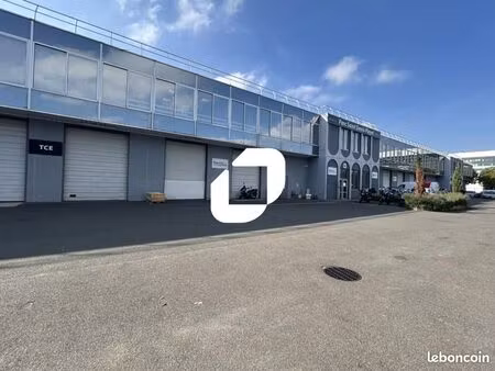 local d'activité 1 518 m²