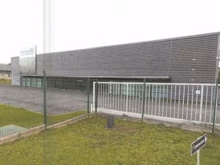 local d'activite 3070 m² saint pantaleon de larche
