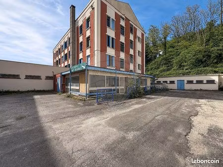 immeuble 40 pièces 1 388 m²