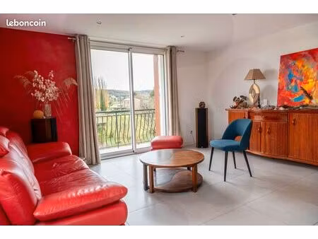 f2 bis de 78 m² un lieu clair et harmonieux  rénové en totalité