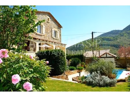 maison de caractere 189m² hab  piscine  terraces  grand jardin  grange a amenager 140m²