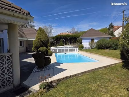 maison d’architecte de plain-pied avec piscine et appartement indépendant