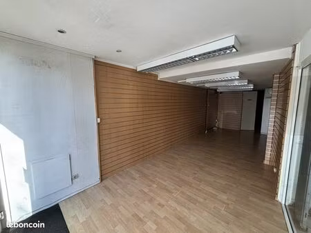 local commercial 62 m² auch