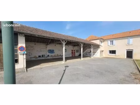 local 135 m² montaut