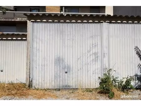 parking/box 18 m² nîmes