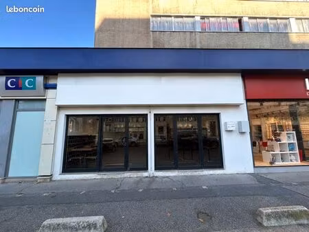 local commercial 100m2 avec extraction