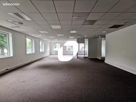 bureaux 303 m²