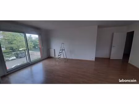 bel et grand appartement t4  refait à neuf  93 m² carrez. quartier et immeuble calme. très