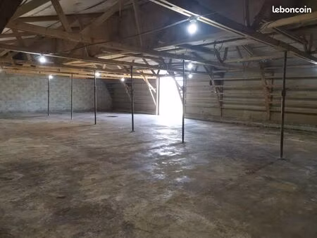 garage  entrepôt  atelier  210 m2
