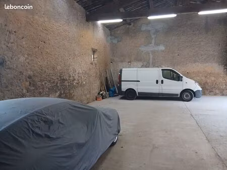 hangar garage