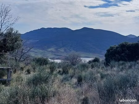 terrains de plus de 10 hectares de superficie surplombant le lac du salagou