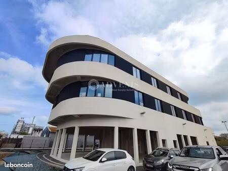 bureaux 93 m²