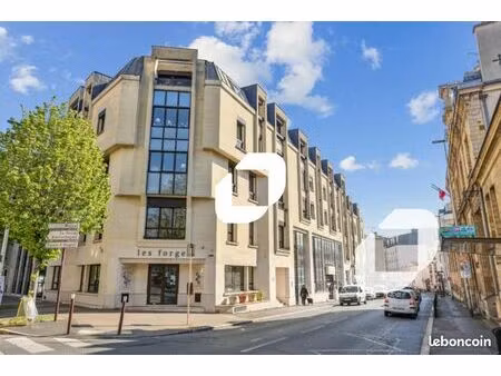 bureaux 208 m²
