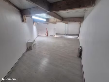 bureau + petit stockage 50m2