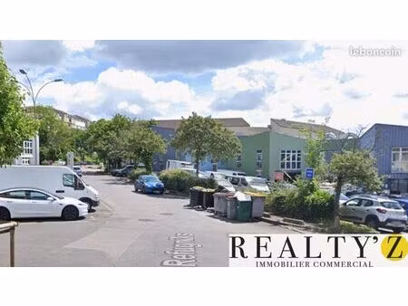 local commercial 1 940 m²