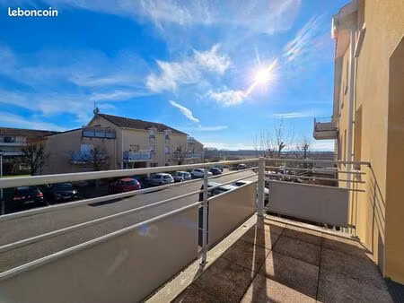 t3 lumineux avec balcon et parking privatif