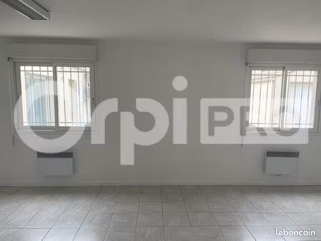 bureau 68 m²