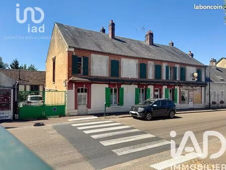 local 472 m² douchy