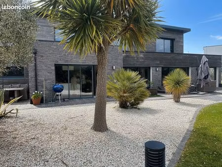 maison 8 pièces 243 m²