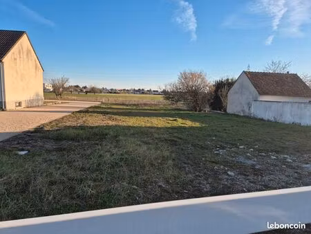 terrain à bâtir entièrement viabilisé 569 m2 en 1er rang - ingré (proche orléans) - libre 