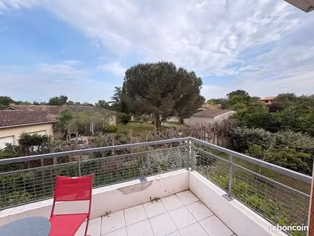 part vend t2  37m²  dernier étage  calme et lumineux  terrasse