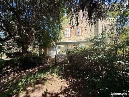 maison 9 pièces 196 m²