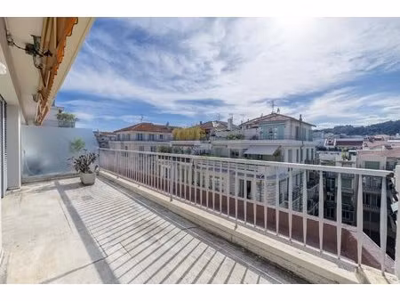 nice - victor hugo - rare appartement 3 pièces traversant  avec terrasse