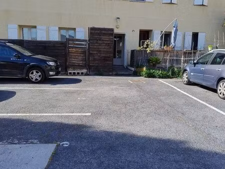 location f3
