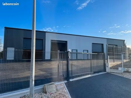 local d’activité 175 m² avec bureaux – emplacement stratégique à montussan (axe n89)